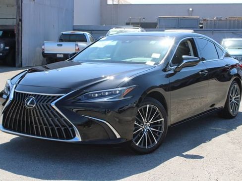 Used 2024 Lexus ES 300h w/ Premium Package FWD image 9
