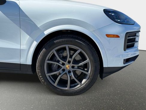 Used 2024 Porsche Cayenne AWD image 21