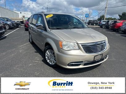 Used 2014 Chrysler Town & Country Limited w/ Luxury Group