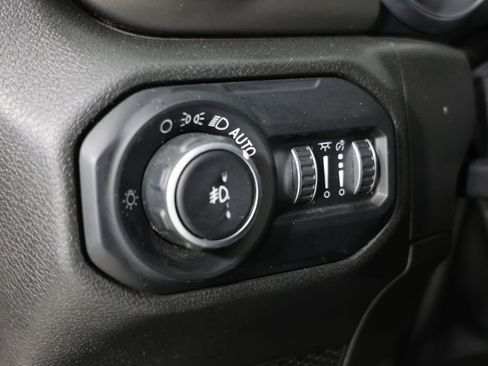 Used 2019 Jeep Wrangler Unlimited Sahara w/ Safety Group AWD/4WD image 22