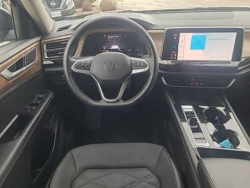 Used 2025 Volkswagen Atlas SE AWD/4WD image 15