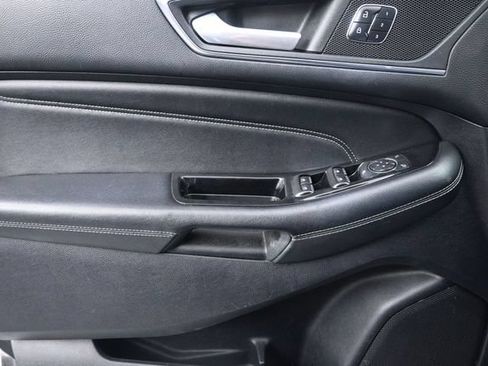 Used 2017 Ford Edge Titanium w/ Technology Package FWD image 25
