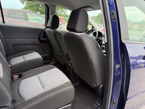 Used 2006 MAZDA MAZDA5 Sport FWD image 16
