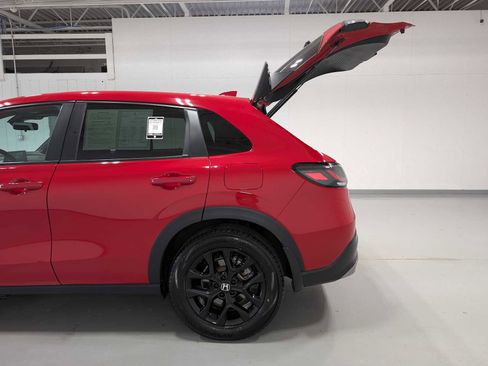 Used 2024 Honda HR-V Sport image 11