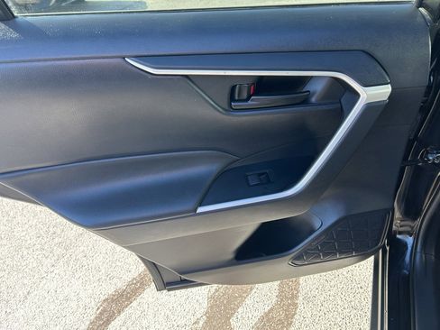 Used 2021 Toyota RAV4 LE image 27