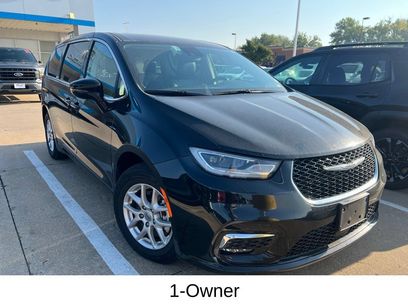 Used 2024 Chrysler Pacifica Touring-L