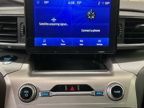 Used 2022 Ford Explorer XLT w/ Equipment Group 202A image 18