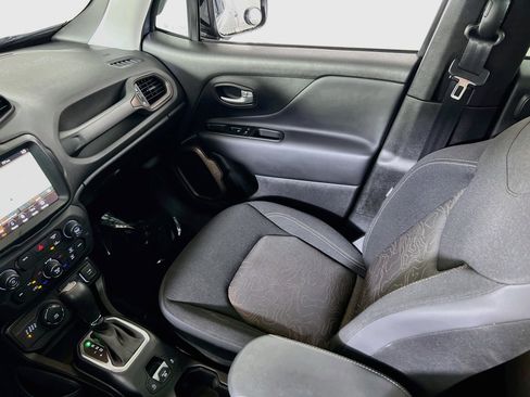 Used 2023 Jeep Renegade Latitude w/ Sun/Sound Group AWD/4WD image 23