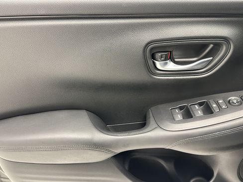 Used 2025 Honda HR-V LX image 12