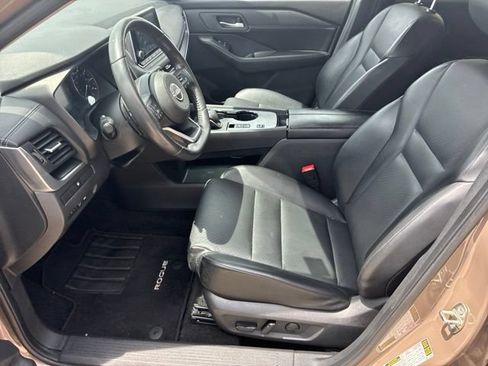 Used 2024 Nissan Rogue SV w/ SV Premium Package FWD image 17