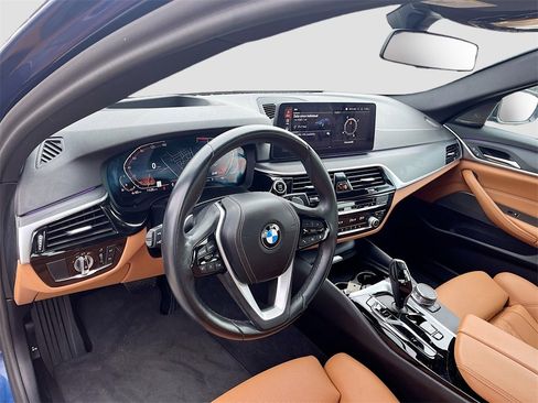 Used 2023 BMW 530i w/ Premium Package image 9