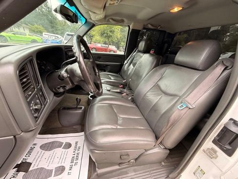 Used 2005 Chevrolet Silverado 1500 LS w/ Light Duty Power Package AWD/4WD image 17
