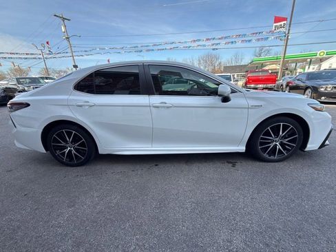 Used 2021 Toyota Camry SE image 4