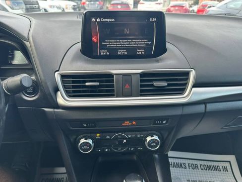 Used 2018 MAZDA MAZDA3 Touring FWD image 18