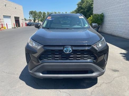 Used 2021 Toyota RAV4 LE AWD/4WD image 2