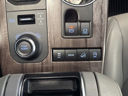 Used 2021 Toyota Highlander Limited image 14