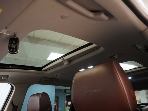 Used 2018 Buick Enclave Avenir w/ Avenir Technology Package image 4