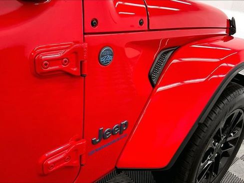 Used 2025 Jeep Wrangler Unlimited Sahara AWD/4WD image 11