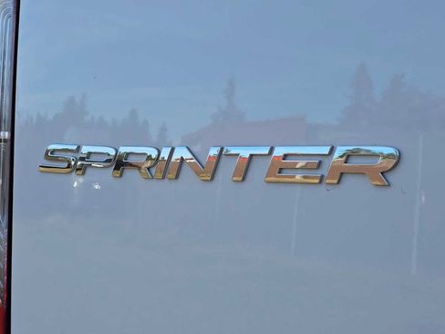 Used 2025 Mercedes-Benz Sprinter 2500 image 18