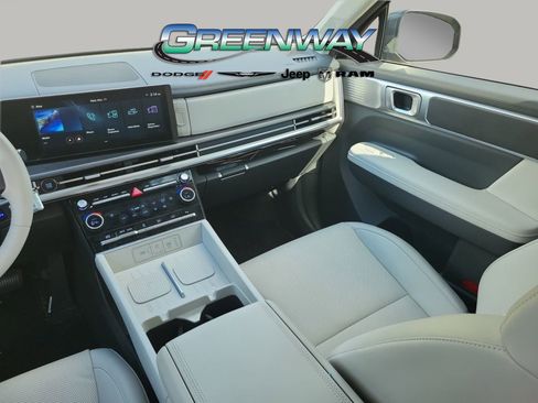 Used 2025 Hyundai Santa Fe SEL image 14