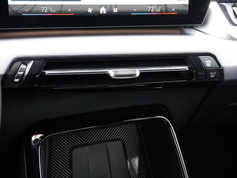 Certified 2025 BMW X2 xDrive28i w/ M Sport Package image 28