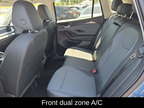 Used 2025 Volkswagen Tiguan SE image 8