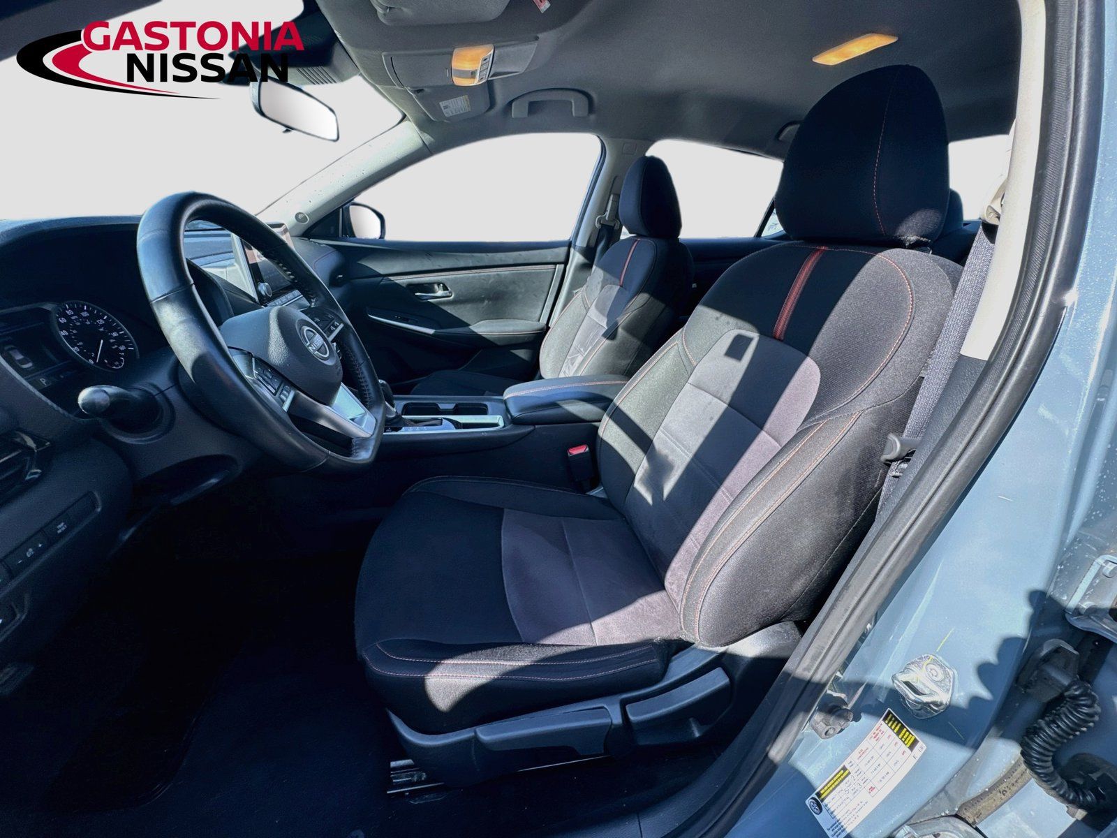 Used 2025 Nissan Sentra SR FWD image 27