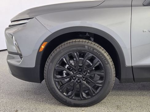 New 2026 Chevrolet Blazer LT w/ LPO, Black Grille Bar Package FWD image 9