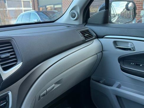 Used 2017 Honda Ridgeline RTS image 33