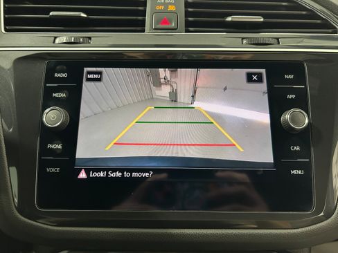 Used 2019 Volkswagen Tiguan SEL R-Line AWD/4WD image 9