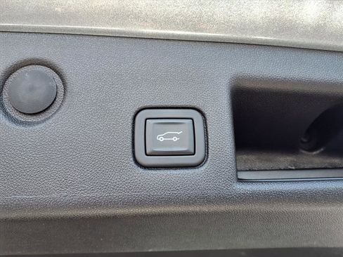 Used 2024 Chevrolet Equinox LT FWD image 24