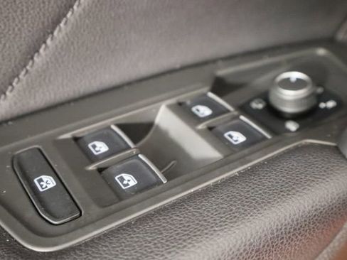 Used 2019 Volkswagen Tiguan SEL Premium image 21