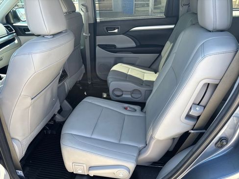 Used 2018 Toyota Highlander XLE AWD/4WD image 26