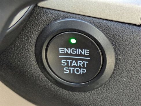 Certified 2020 Ford Escape SE image 28