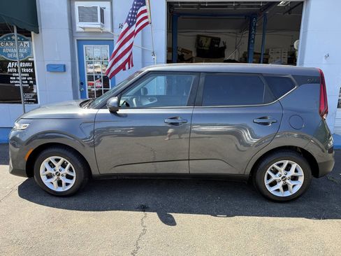 Used 2022 Kia Soul LX w/ Technology Package FWD image 6