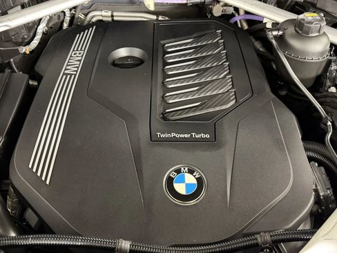 Used 2022 BMW X7 xDrive40i w/ M Sport Package AWD/4WD image 6