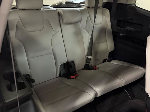Used 2025 Kia Telluride S FWD image 32