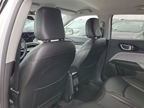 Used 2022 Jeep Compass Limited image 26