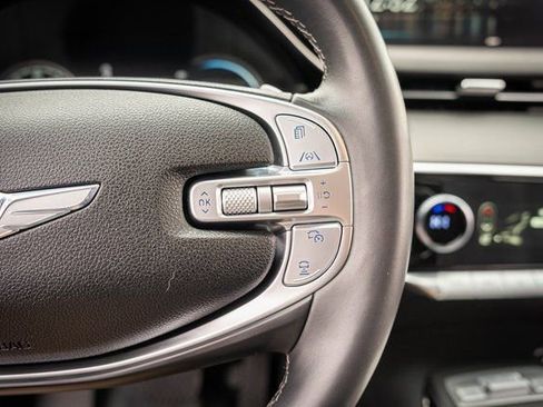 Used 2025 Genesis GV70 2.5T AWD/4WD image 17