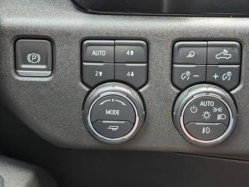 Used 2024 Chevrolet Silverado 1500 High Country w/ High Country Premium Package AWD/4WD image 23