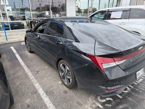 Used 2023 Hyundai Elantra Limited image 2