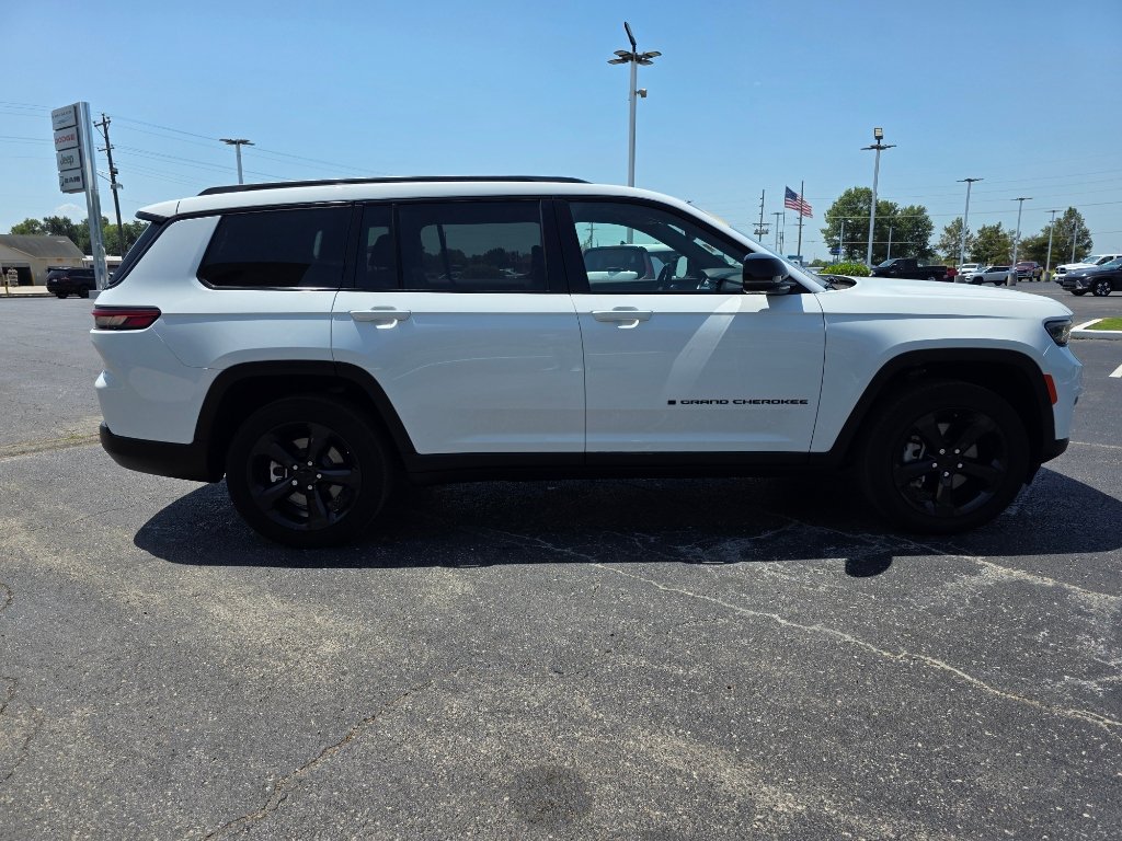 Used 2023 Jeep Grand Cherokee L Laredo AWD/4WD image 5