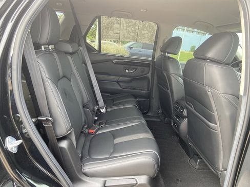 Used 2025 Honda Pilot EX-L image 10