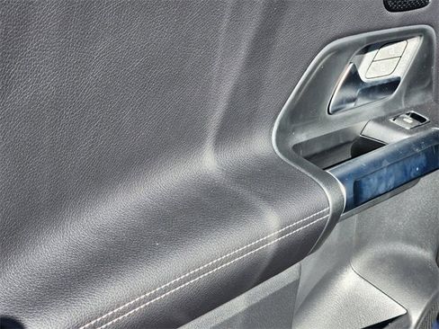 Certified 2026 Mercedes-Benz GLB 250 4MATIC image 15