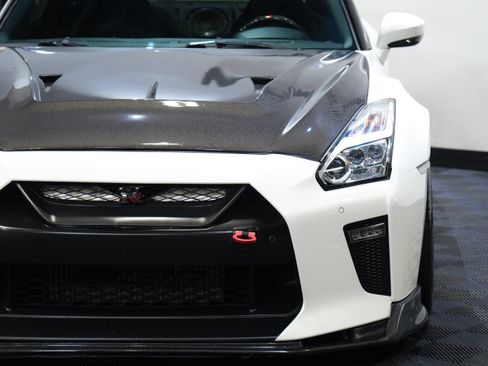 Used 2017 Nissan GT-R Premium AWD/4WD image 10