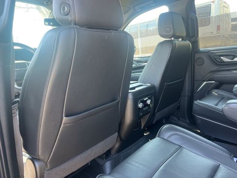 Used 2022 GMC Yukon XL Denali image 12