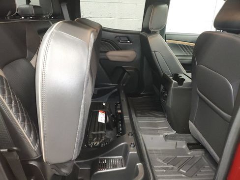Used 2025 GMC Canyon Denali AWD/4WD image 12
