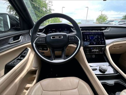 Used 2023 Jeep Grand Cherokee Limited w/ Luxury Tech Group II image 7