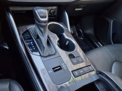 Used 2020 Toyota Highlander Platinum image 24