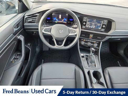 Certified 2022 Volkswagen Jetta SE w/ Panoramic Sunroof Package image 13